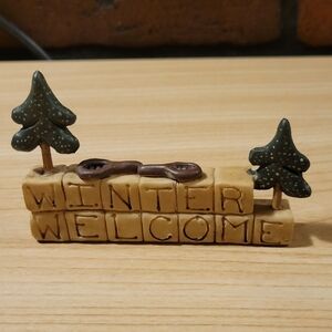 Suzi Skoglund Blossum Bucket Resin Winter Welcome Decor Piece